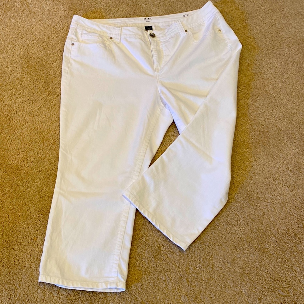 A.n.a Crop white denim jeans. Women’s Size 20 W.